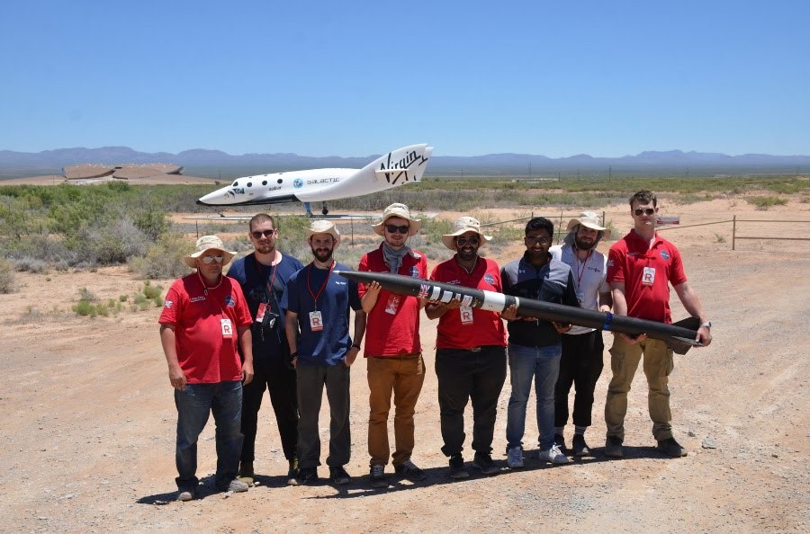 Alumni help engineering students reach for the sky in international rocketry competition
