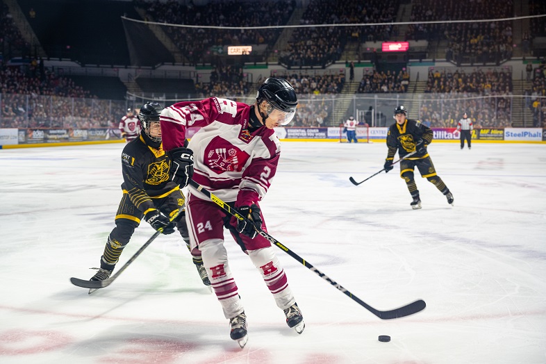 Sheffield Hallam students playing Ice Hockey
