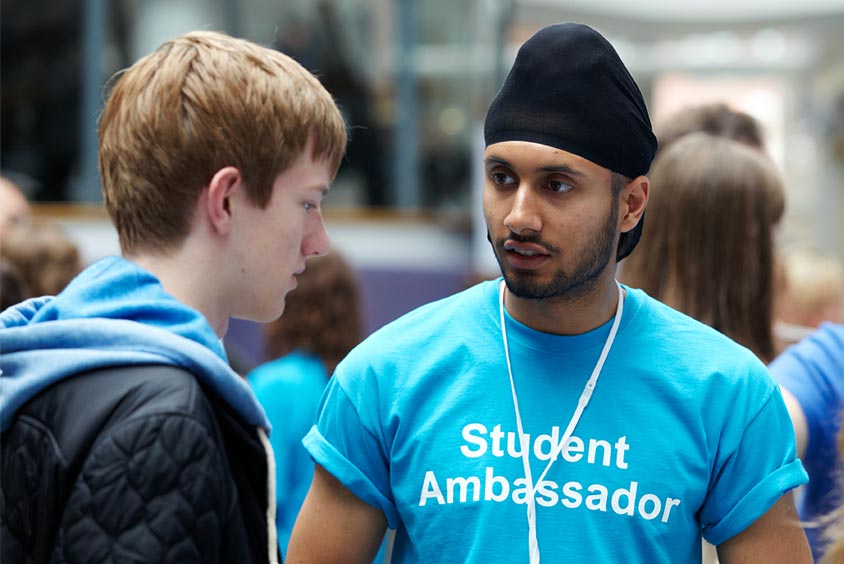 Sheffield Hallam student ambassador helping a student visitor 