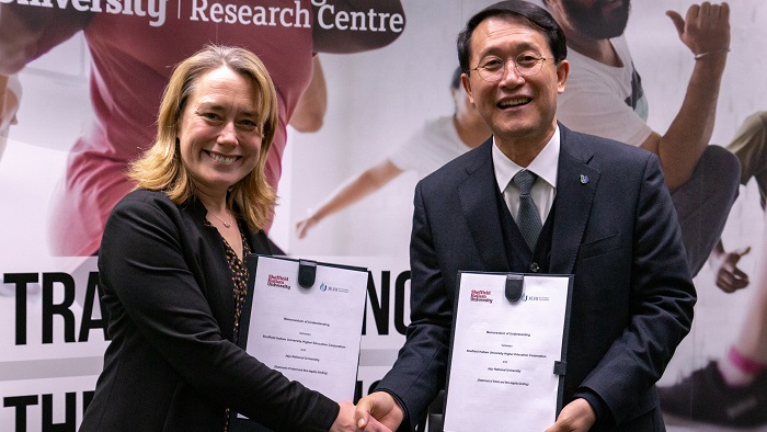 Sheffield Hallam Vice-Chancellor Professor Liz Mossop and Professor Eel-hwan Kim, President of Jeju National University