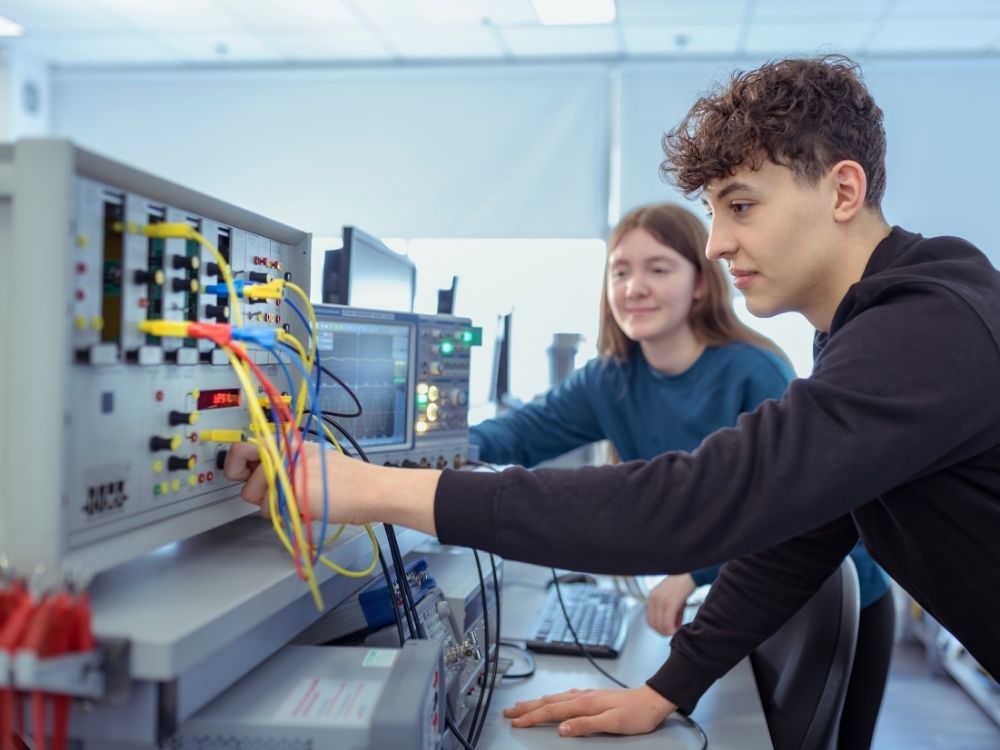 Sheffield Hallam students in lab
