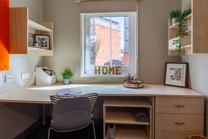  Bedroom study area