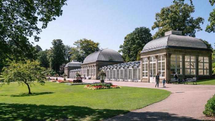 The Pavilions exterior at the Botanical Gardens on a sunny day